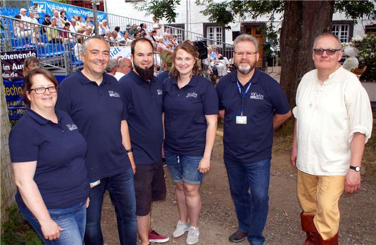 Vereinsvorsitzender Jürgen Maurer (2. von links) freute sich gemeinsammit den Vorstandsmitgliedern über ein gelungenes Jubiläums-Wochenende.
