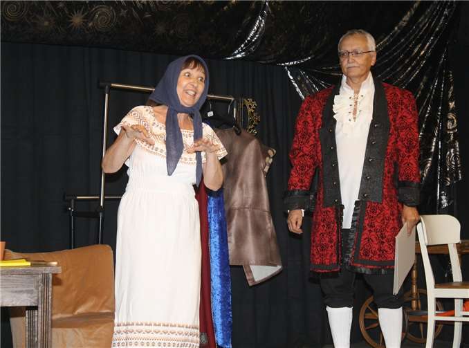 Verfügte die dänische Königin vor vierhundertJahren tatsächlich über ein blaues Kopftuch in ihrer Garderobe..? Fotos: -TE-