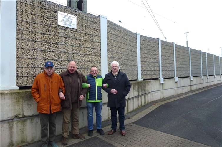 Verkehrskollaps im Mittelrheintal? Die Bürgerinitiative „Wir gegen Bahnlärm in der VG Weißenthurm“ warnt vor dramatischer Zunahme des Güterverkehrs. Foto: Jürgen Grab