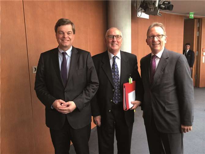 Verkehrsstaatssekretär Enak Ferlemann, Gerd Kirchhoff von der „BIN gegen Bahnlärm e.V.“ und Erwin Rüddel, MdB.privat