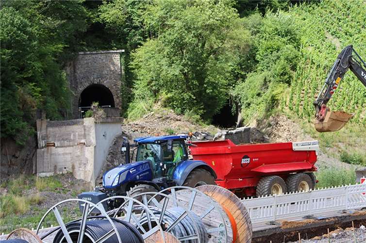 U-Ausschuss zur Flut: Wie wurde die Katastrophe im Ahrtal bewältigt? Verlegearbeiten der Infrastrukturtrasse nach der Flutkatastrophe im Ahrtal. Foto: © Landtag RLP