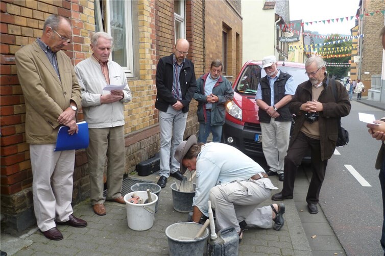 Verlegung der Stolpersteine in der Johannesstraße im Jahr 2013. Foto: Kolpingfamilie (Christian Müller)