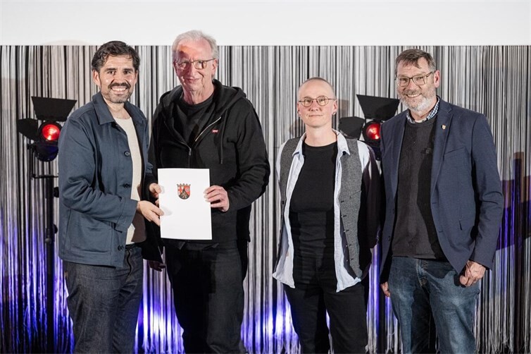 Verleihung Kinoprogrammpreis an das Corso Kinov.l.n.r.: Kulturminister Sven Teuber, Thomas Schneckenburger, Friederike Mühlhäusler und Thomas Schroeder