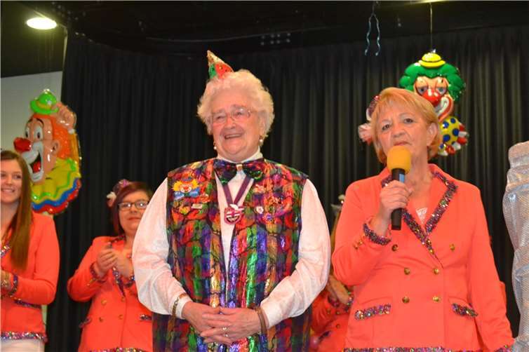 Verleihung des Pegasus-Ordens an Käthe Zindorf.