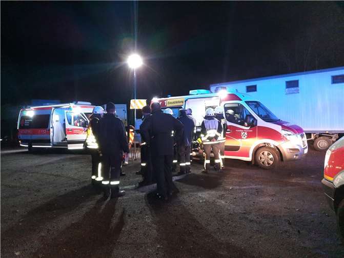 Verletzte Mitarbeiter mussten geborgen werden.