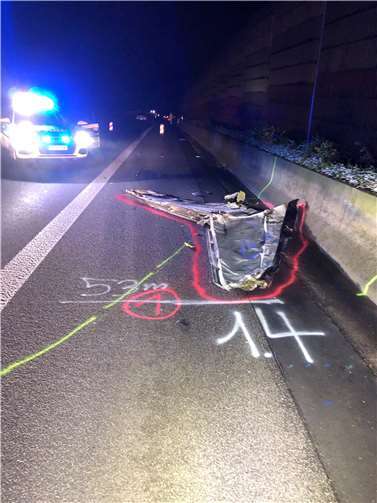 Verlorenes Flugzeugteil auf der BAB 3 bei Girod. Foto: Polizeiautobahnstation Montabaur