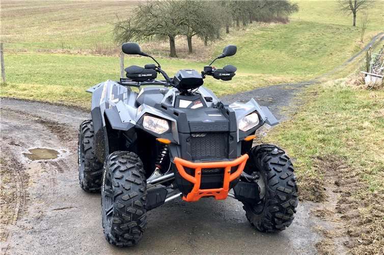 Vermutlich wurde der Quad aus dem Carport herausgeschoben und aufgeladen.