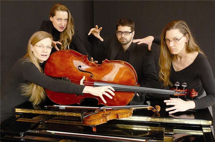 Veronika Hintermaier, Dorothee Lochner, Benoît Gagnon und Mareike Schünemann entführen in eine nächtliche Zwischenwelt.privat