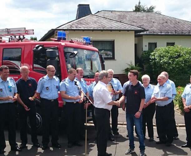 Verpflichtung von Felix Küster zum Dienst im Löschzug.
