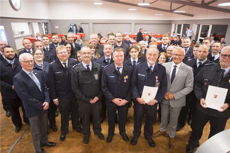 Verpflichtungen, Beförderungen, Bestellungen und Ehrungen beim Treffen der Freiwilligen Feuerwehren VG Puderbach.Foto: privat