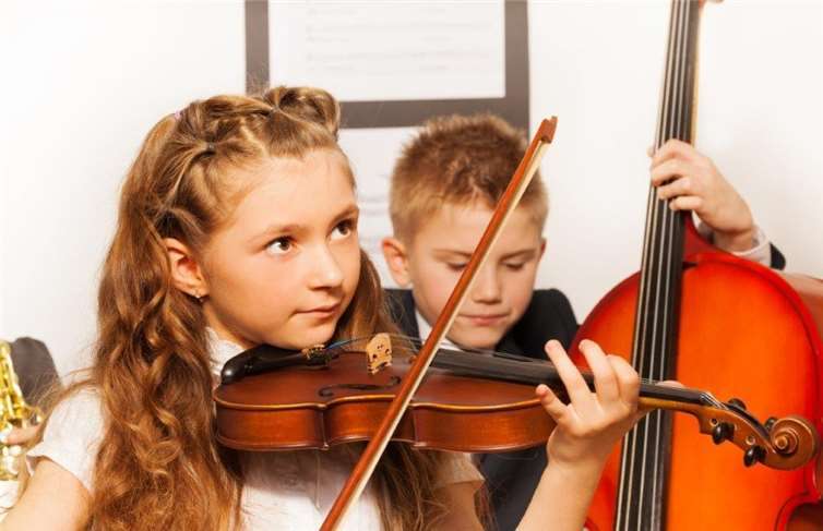 Verschiedene Formationen vom Duo bis hin zum Quartett stellen sich bei dem Musikwettbewerb einer fachkundigen Jury vor.Foto: KMS