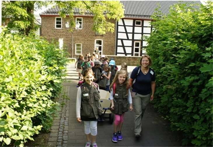 Verschiedene Forscheraufträge sollten unterwegs ausgeführt werden.
