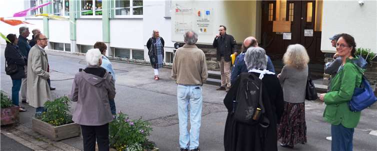 Verschiedene Orte der Bildung wurden während der Sehschule der BI aufgesucht und kritisch betrachtet. Foto: Markus Hartmann