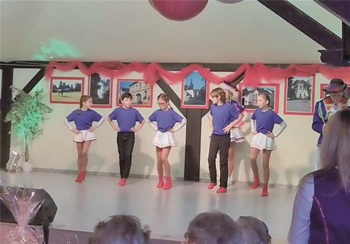 Verschiedene Tanzdarbietungen trugen zu einem unterhaltsamen Nachmittag bei. privat