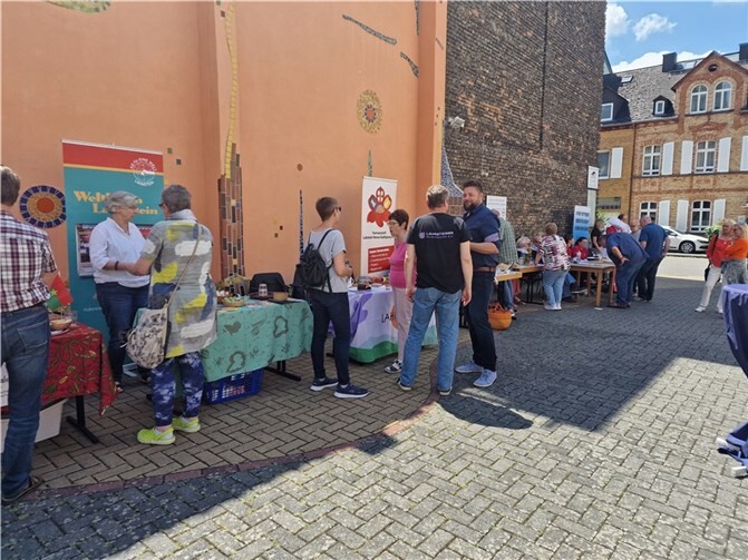 Verschiedene Vereine präsentierten sich bei der Langen Tafel Miteinander.  Foto: Eva Dreiser / Stadtverwaltung Lahnstein