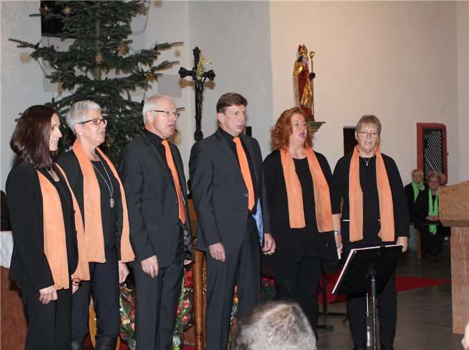 Verschiedene gesangliche Beiträge bereicherten das musikalische Event.