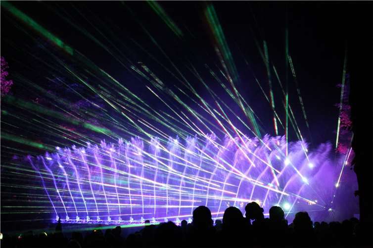 Verschiedenste Kompositionen aus Wasser, Laser und Licht begeisterten die Zuschauer FIX