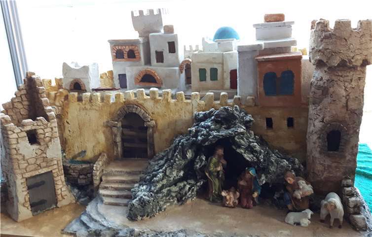 Verschiedenste Kreppchen können einzelne Besucher; natürlich unter Einhaltung der Coronavorgaben, bewundern.