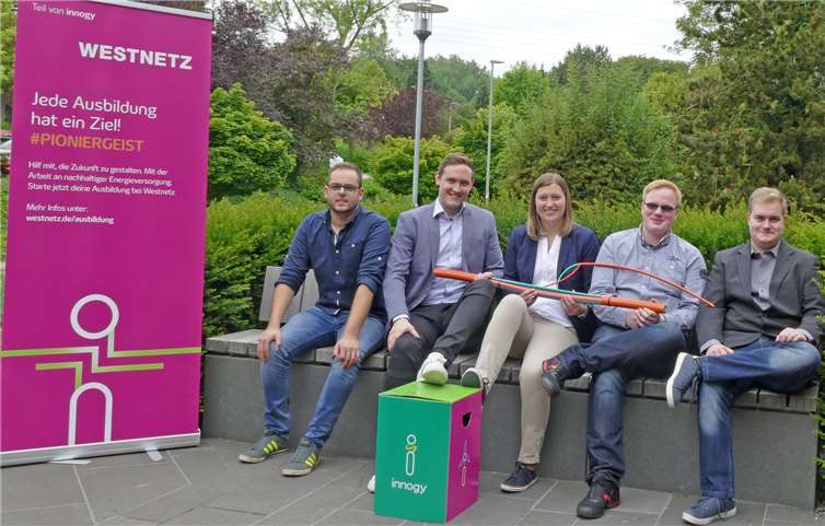 Verstärkung für das Verteilnetz – die frischgebackene Nachwuchskräfte freuten sich mit ihren Ausbildern bei der Feier zum Abschluss der Ausbildung bei Westnetz in Saffig.Westnetz