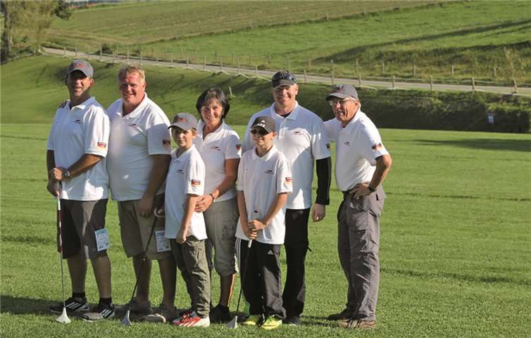 Vertraten das Brohltal in der Schweiz: Uwe Ritzdorf, Rolf Blaschke, Patrick Ritzdorf, Monika Fachinger, Joel Pütz, Sascha Pütz und Ulrich Fachinger. privat