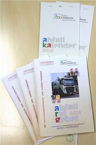 Vertrautes Druck-Duo zur Abfallwirtschaft im AW-Kreis: die Broschüre „Abfall-Ratgeber“ und der längliche Abfall-Kalender für 2018.KV AW