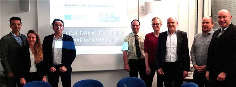 Vertreter der Berufsbildenden Schule des Landkreises Ahrweiler, der BBS Technik Koblenz, der David-Roentgen-Schule Neuwied, der IHK-Koblenz sowie der Hochschule Koblenz trafen sich zum Austausch über das im Kreis Ahrweiler geplante Duale Studium „Maschinenbau“. Foto: privat