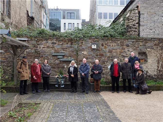 Vertreter der Bürgerinitiative „Unsere Altstadt“ zusammen mit dem „Verein Freunde des Garten Herlet e.V.“. Quellen: BI „Unsere Altstadt“