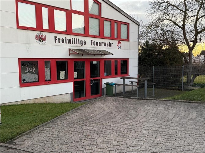 Vertreter der CDU Miesenheim haben das Jugendzentrum im Ort besucht, um sich ein Bild von der Arbeit vor Ort zu machen und gemeinsam mit dem Team der Einrichtung über die Bedürfnisse der Kinder und Jugendlichen zu sprechen. Foto: privat