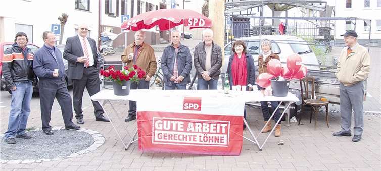 Vertreter der Dattenberger SPD stellten am Maifeiertag den Fragen und Anregungen der Bürger. privat