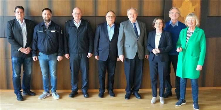 Vertreter der Feuerwehr, des THWs und der Stadtverwaltung nahmen an dem Informationsaustausch teil. Foto: privat