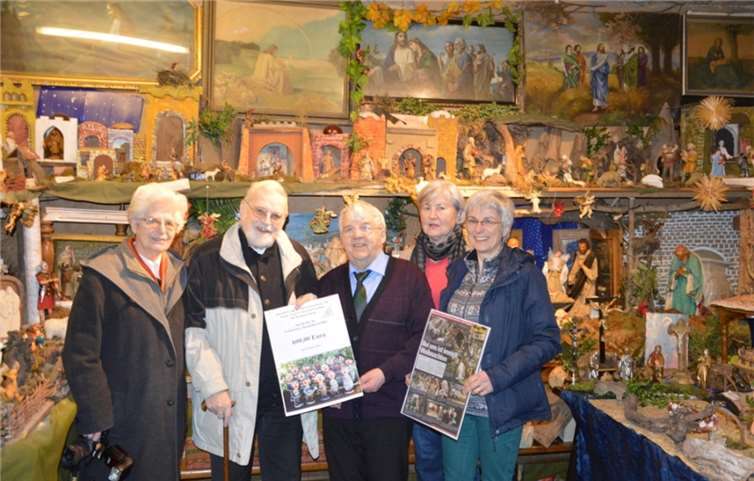 Vertreter der „Lichtbrücke“ mit Gastgeber Josef Niethen (Mi.)privat