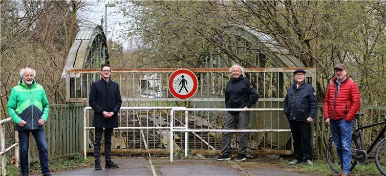 Vertreter der Papaya-Koalition freuen sich über den Kauf der Grundstücksflächen der ehemaligen Boesner-Gleisanlagen.Foto: