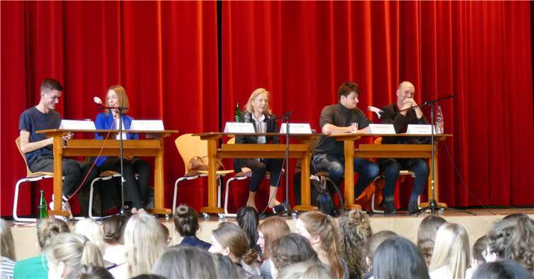 Vertreter der einzelnen Parteien stellen sich der Diskussion. Foto: privat