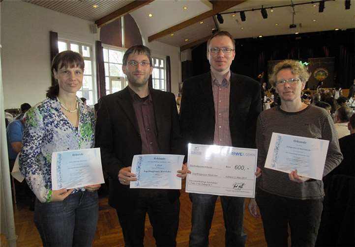 Vertreter der teilnehmenden Luftsportvereine, v.l. Steffi Philippi (Pressereferentin Aero-Club Idar-Oberstein), Uwe Bodenheim, Christian Grau (2. + 1. Vorsitzender SFG Wershofen) und Alice Toups (Geschäftsführerin LVM Mönchsheide). Uwe Bodenheim