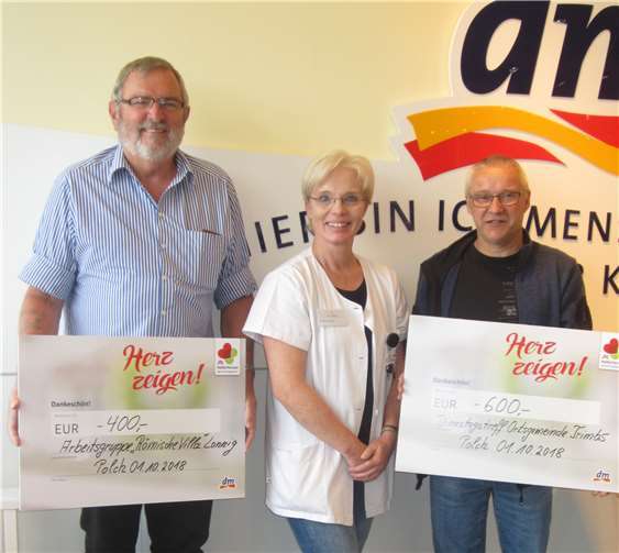 Vertreter des Frondienstagstreff Trimbs und der Arbeitsgruppe „Römische Villa“ Lonnig bei der Scheckübergabe durch Frau Lysun im dm Markt Polch. privat