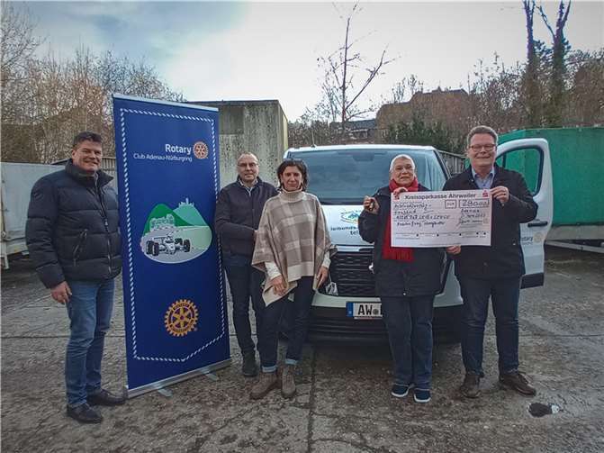 Vertreter des Rotary Club Adenau-Nürburgring bei der Spendenübergabe.  Foto: RC Adenau