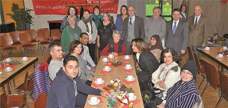 Vertreter des Runden Tisches, die Flüchtlinge und Asylsuchenden auf dem Willkommensfest.Stadt Meckenheim