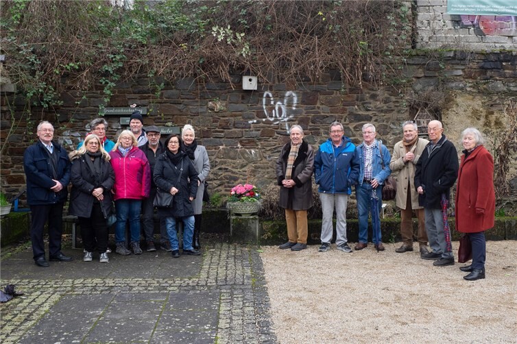 Vertreter des „Verein der Freunde des Garten Herlet“ und der Bürgerinitiative „Unsere Altstadt“ im Garten Herlet.