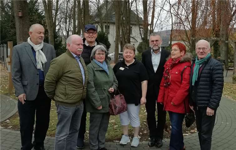 Vertreter des städtischen Seniorenbeirats und des Seniorenheims „Weißer Berg“ trafen sich zum Austausch.