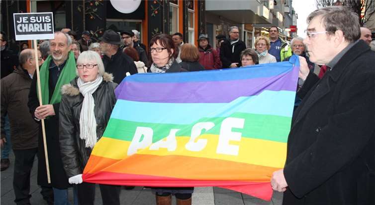 Vertreter unterschiedlichster Menschenrechtsorganisationen waren unter den Teilnehmern des Friedensgebets. Fotos: -FF -