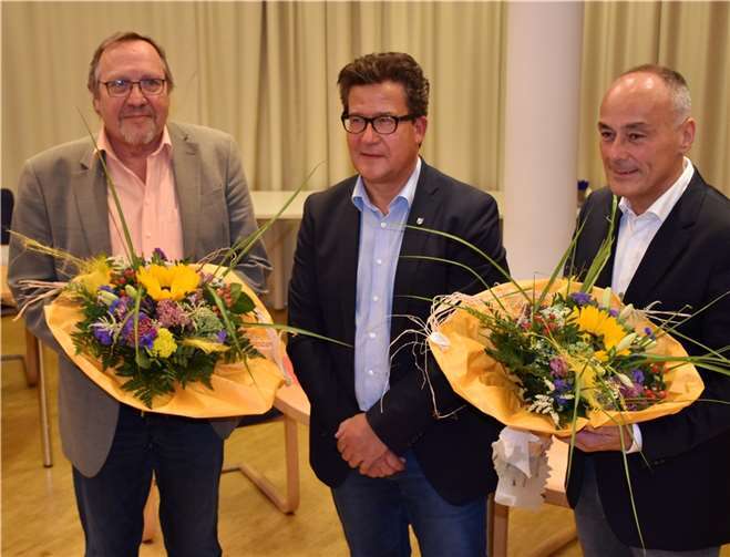 Vertreter von Bürgermeister Frank Becker Mitte sind der Erste Beigeordnete Detlef Nonnen rechts und der Zweite Beigeordnete Norbert Rohringer-  Fotos: HEP