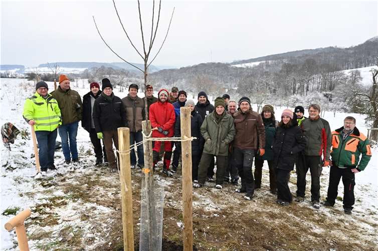 Vertreter von Vereinen und Ortsgemeinden sowie Landwirte haben am dritten Streuobstwiesen-Workshop des Kreises teilgenommen.  Foto: Schuhmann / Kreisverwaltung Ahrweiler