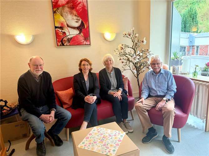 Vertreter*innen des Fördervereins von links nach rechts Dr. Eckehard Louen, Susanne Müller, Pia Wasem (Vorsitzende des Fördervereins), Lorenz Denn.  Foto: Sabine Reintgen-Schäfer