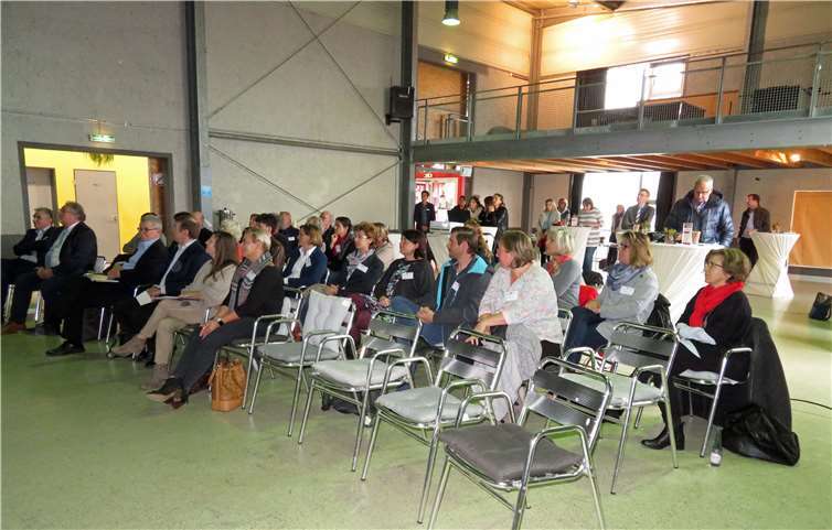Vertreterinnen und Vertreter aus den Bereichen Arbeit und Soziales, dem Schulwesen und der Kommunalpolitik folgten der Einladung zur Auftaktveranstaltung der Jugendberufsagentur. Fotos: MKA