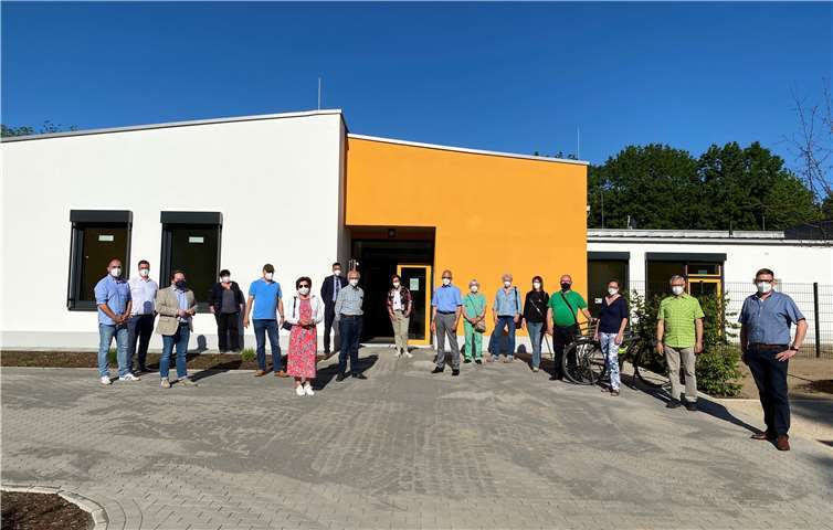 Vertreterinnen und Vertreter der Fraktionen von CDU, Bündnis 90/Die Grünen und FWG besichtigen gemeinsam mit der städtischen KiTa-Koordinatorin Anke Dierdorf und Bürgermeister Peter Jung die neue KiTa in Niederbieber.Foto: privat