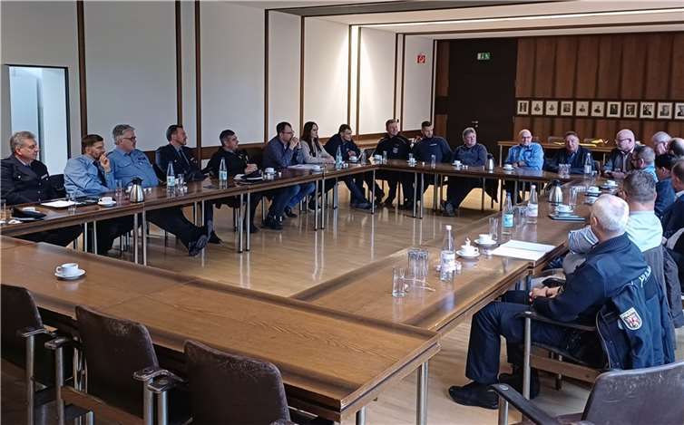 Vertreterinnen und Vertreter der Sicherheitsbehörden von Bendorf und Vallendar kamen im Bendorfer Rathaus zusammen. Foto: Stadt Bendorf