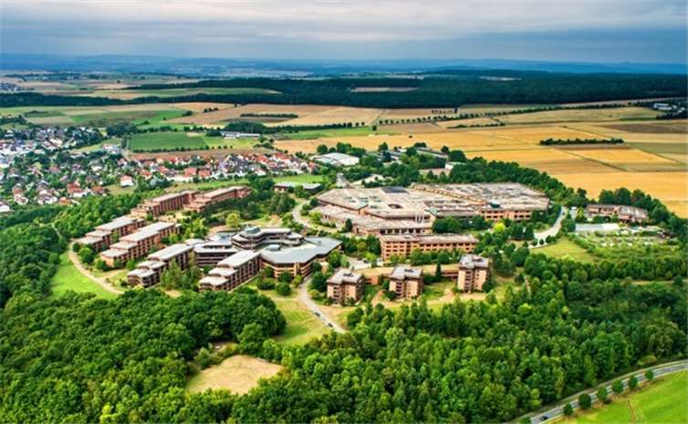 Verwaltungszentrum von Jehovas Zeugen im Taunus.