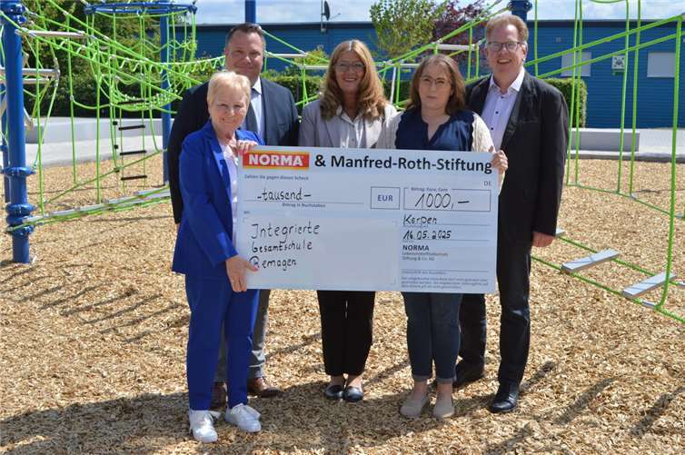 Verwendet werden soll die Spende für den weiteren Ausbau des klimagerechten Schulgeländes, für beispielsweise Bäume oder Ähnliches. Foto: AB