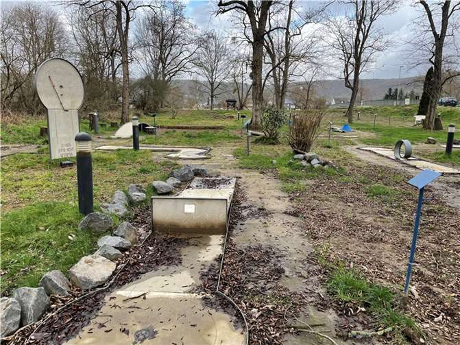 Verwüstete Bahnen und kaputte Gebäude: Den Minigolfplatz in Bad Bodendorf hat die Flut übel erwischt.
