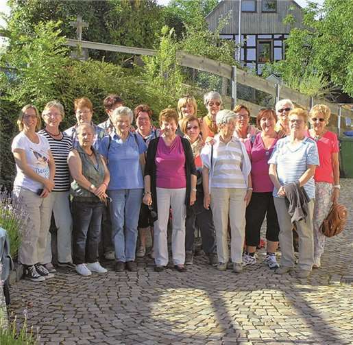 Vettelschoß war das Ziel der Kasbacher Möhnen auf ihrer diesjährigen Sommerwanderung. privat